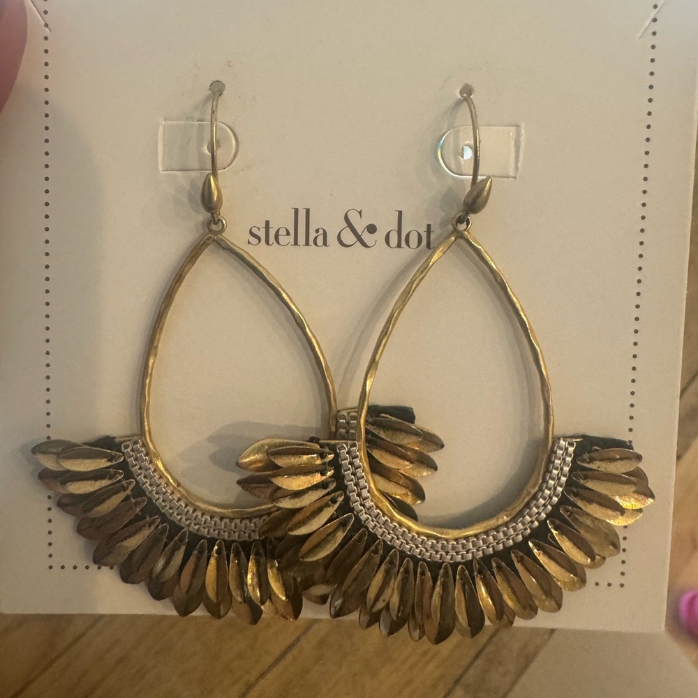 Stella & Dot gold fringe earrings for